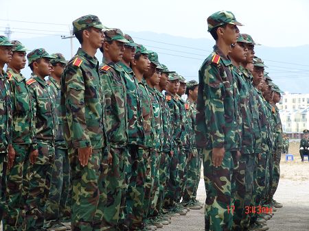 整齐震撼的队列表演